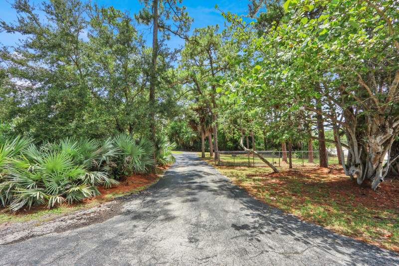 4 bedroom Single Family Residence at 6466 Via Townsend, Via Townsend, West Palm Beach — photo 2