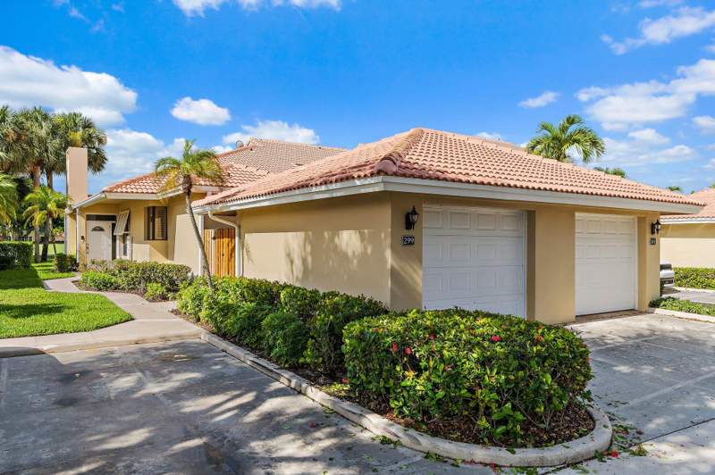 2 bedroom Townhouse at 299 Old Meadow Way, PGA Patio Homes, Palm Beach Gardens — photo 2