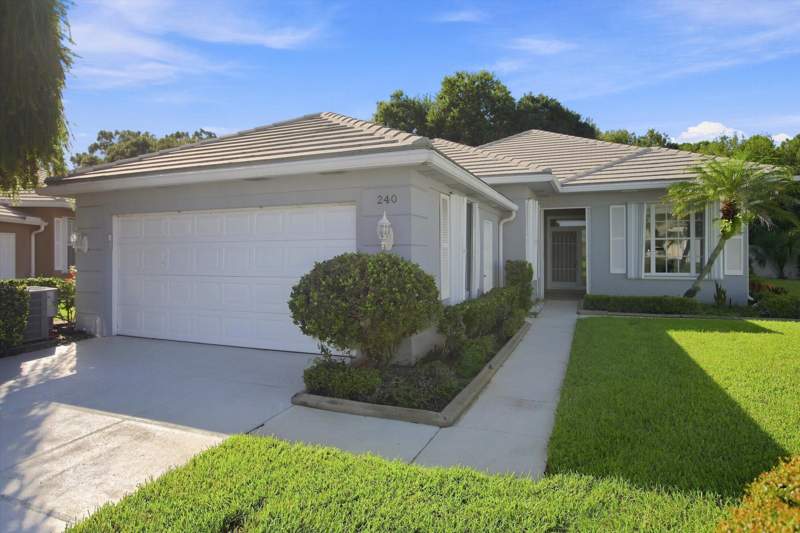 3 bedroom Single Family Residence at 240 NW Bentley Circle, Lakes At St Lucie West Plat No 22, Port St. Lucie — photo 3