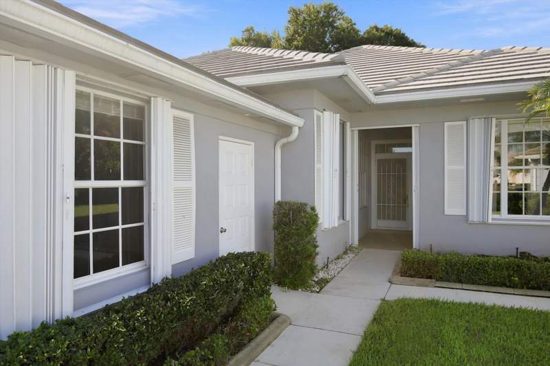 3 bedroom Single Family Residence at 240 NW Bentley Circle, Lakes At St Lucie West Plat No 22, Port St. Lucie — photo 4