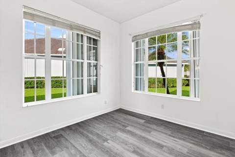 240 NW Bentley Circle, Port St. Lucie FL - photo 8 of 34