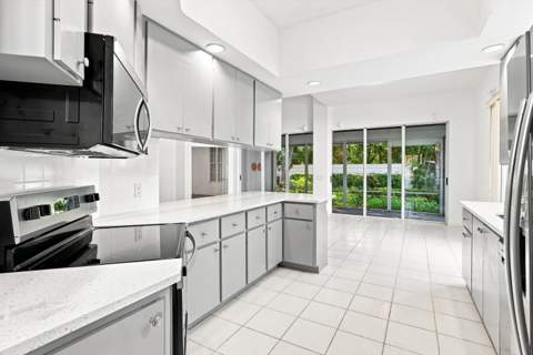 240 NW Bentley Circle, Port St. Lucie FL - photo 10 of 34