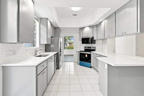 240 NW Bentley Circle, Port St. Lucie FL - photo 13 of 34