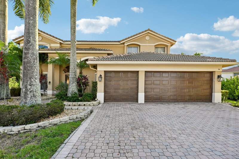 5 bedroom Single Family Residence at 1664 Victoria Pointe Lane, Sector 7-Parcel W, Weston — photo 3