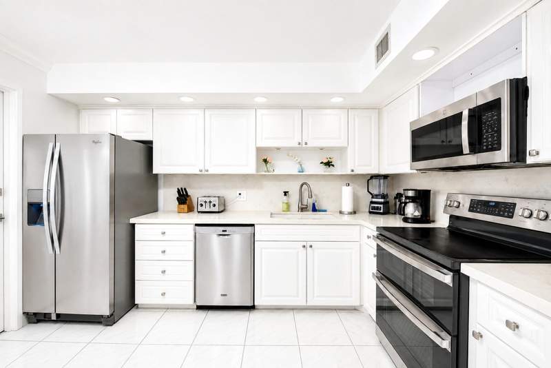 2 bedroom Condominium at 1370 S Ocean Boulevard #1703, Renaissance Of Pompano Beach, Pompano Beach — photo 4