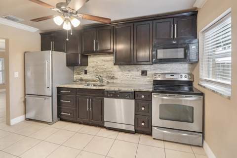 5249 NE 4th Terrace, Oakland Park FL - photo 7 of 29