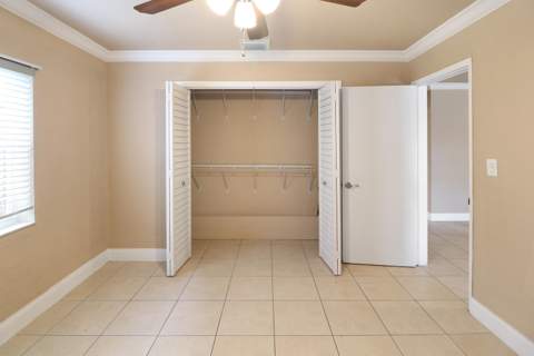 5249 NE 4th Terrace, Oakland Park FL - photo 17 of 29