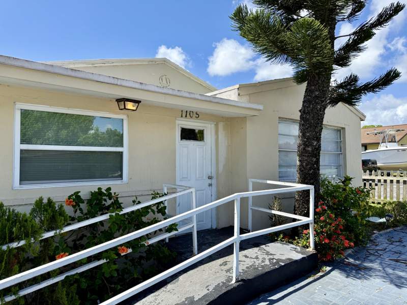 4 bedroom Single Family Residence at 1105 W 34th Street, Pleasant Heights, Riviera Beach — photo 2