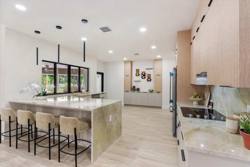 4 bedroom Single Family Residence at 460 Glenbrook Drive, Atlantis City Of 16-B, Atlantis — photo 1