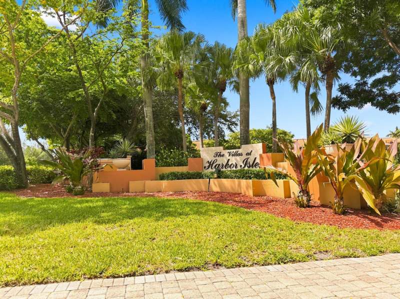 3 bedroom Townhouse at 2107 Anchor Court, Villas At Harbor Isles Condo, Fort Lauderdale — photo 2