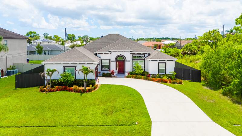 4 bedroom Single Family Residence at 1717 SW Catalonia Street, Port St Lucie Section 35, Port St. Lucie — photo 4