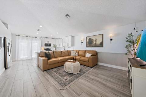 5483 Club Circle, Haverhill FL - photo 10 of 21