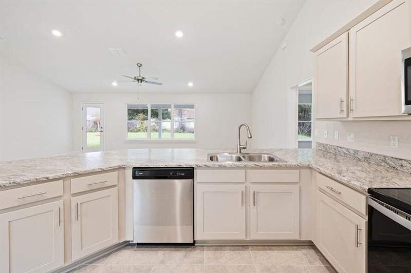 3 bedroom Single Family Residence at 7908 Banyan Street, Lakewood Park Unit 3, Fort Pierce — photo 4