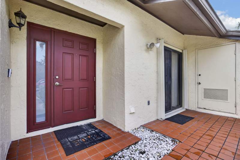 3 bedroom Villa at 140 Karanda Court, Strathmore Gate I Unit Two, Royal Palm Beach — photo 2