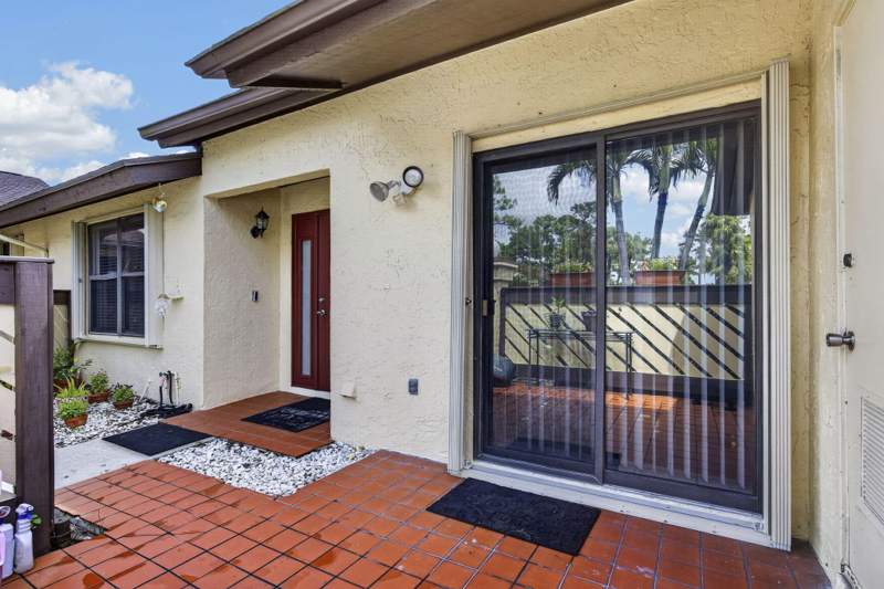 3 bedroom Villa at 140 Karanda Court, Strathmore Gate I Unit Two, Royal Palm Beach — photo 4