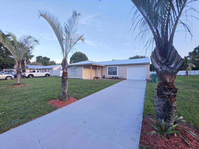 442 SW BELMONT Circle