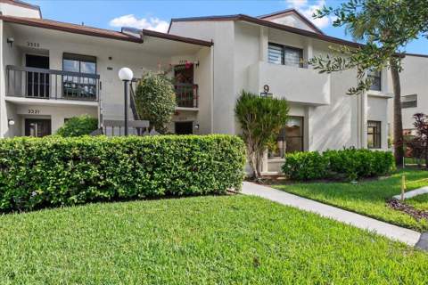 3323 Lucerne Park Drive, Greenacres FL - photo 6 of 39