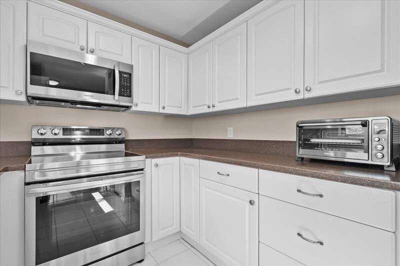 3 bedroom Condominium at 3323 Lucerne Park Drive, Lucerne Park Condos 1,1A,2Thru 15 And 23 Thru 28, Greenacres — photo 4