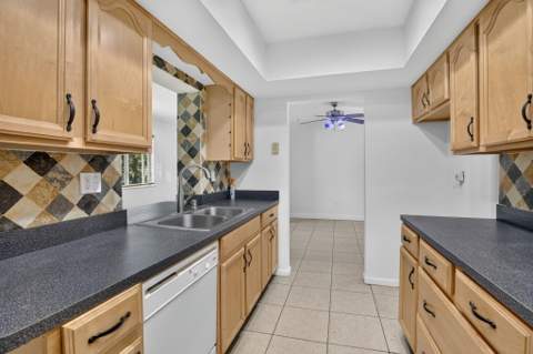 7231 Freedom Street, Hollywood FL - photo 14 of 44