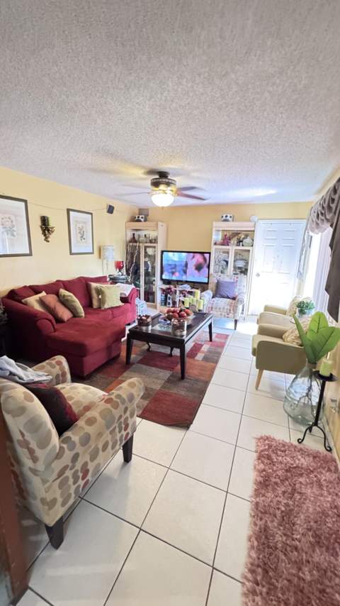 8492 S Coral Circle, North Lauderdale FL - photo 10 of 33