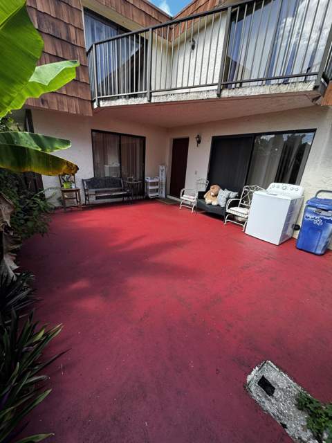 8492 S Coral Circle, North Lauderdale FL - photo 6 of 33