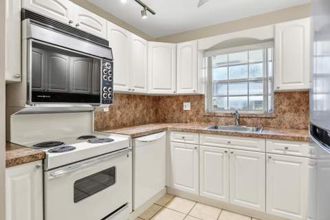 5157 Lakefront Boulevard #D, Delray Beach FL - photo 8 of 23