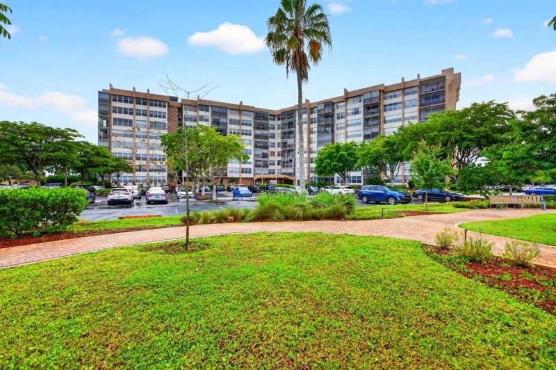 2 bedroom Condominium at 1100 St Charles Place #Ph3, Park Place Condominium No Four, Pembroke Pines — photo 1