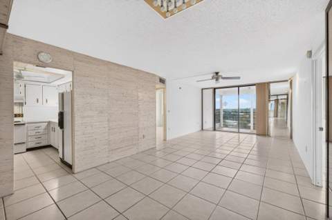 1100 St Charles Place #Ph3, Pembroke Pines FL - photo 13 of 71