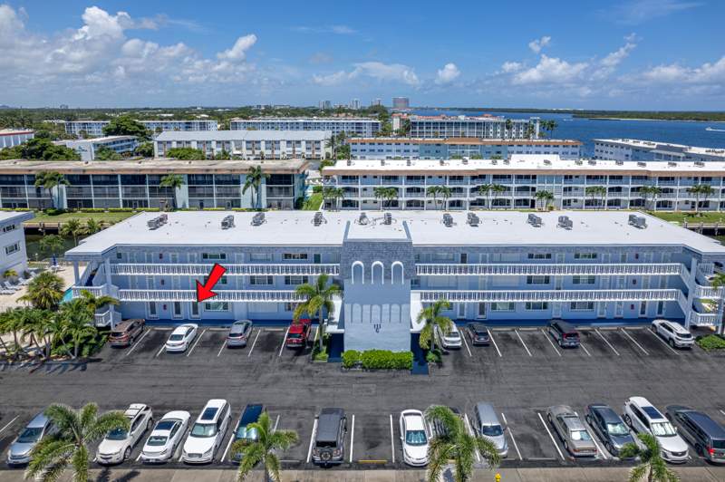 2 bedroom Stock Cooperative at 111 Doolen Court #110, Lake Colony Apts Three Inc, North Palm Beach — photo 5