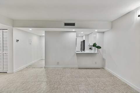 5220 Las Verdes Circle #317, Delray Beach FL - photo 9 of 50