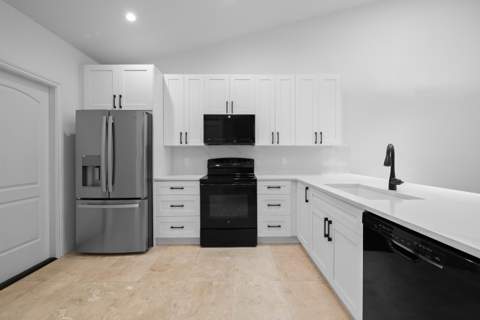 8211 NW 70th Street, Tamarac FL - photo 7 of 36