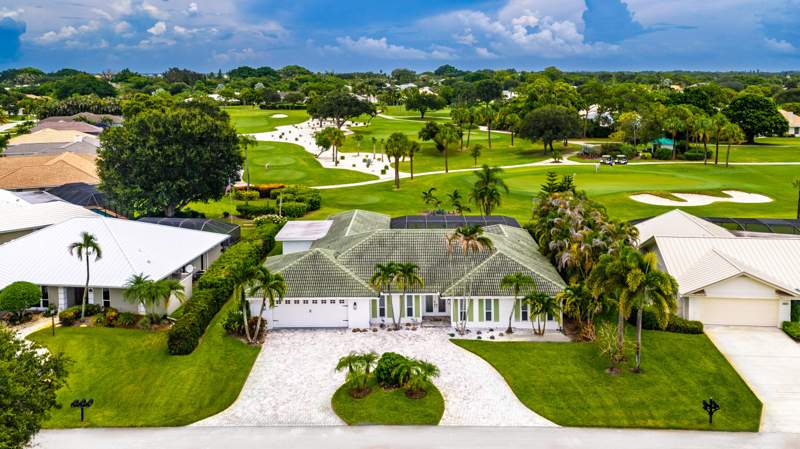 5 bedroom Single Family Residence at 3273 SE Fairway, Yacht & Country Club Of Stuart, Stuart — photo 4