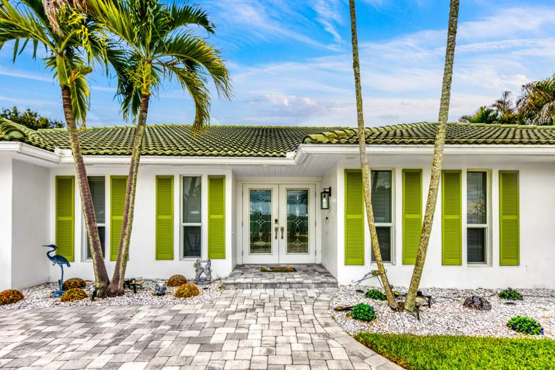 5 bedroom Single Family Residence at 3273 SE Fairway, Yacht & Country Club Of Stuart, Stuart — photo 3