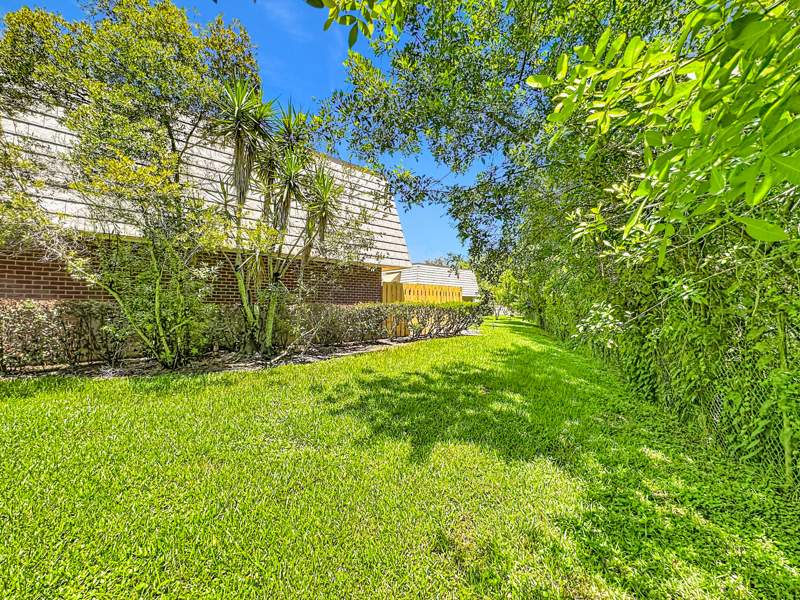 2 bedroom Townhouse at 3192 SE Brook Street, Brook Villas, Stuart — photo 2