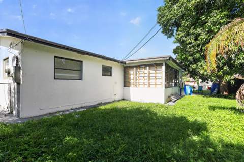 5845 Arthur Street, Hollywood FL - photo 6 of 31