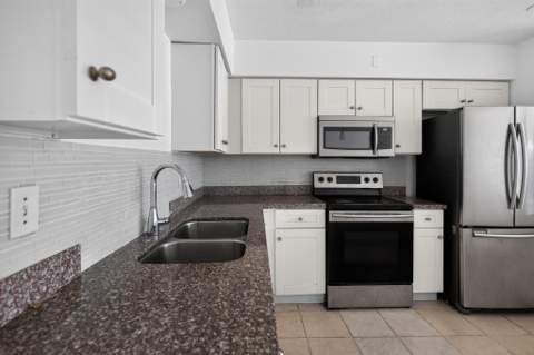 5845 Arthur Street, Hollywood FL - photo 15 of 31
