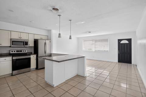 5845 Arthur Street, Hollywood FL - photo 17 of 31