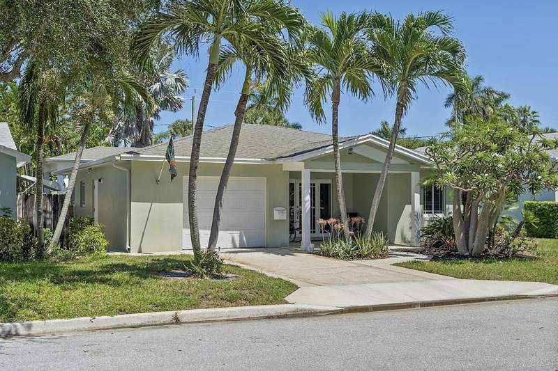 3 bedroom Single Family Residence at 1106 N Lakeside Drive, Lake Worth Town Of, Lake Worth Beach — photo 2