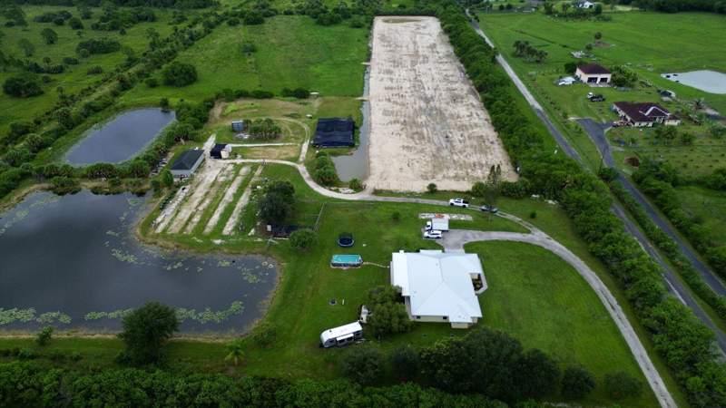 4 bedroom Single Family Residence at 10650 Carlton Road, Metes And Bounds, Port St. Lucie — photo 4