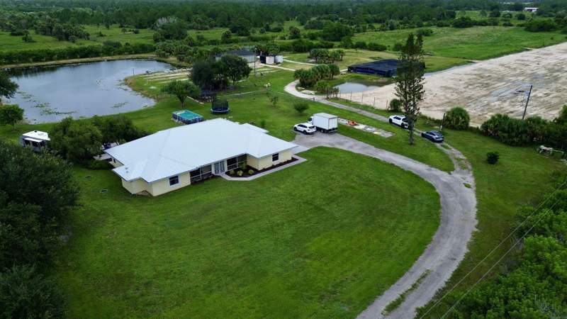 4 bedroom Single Family Residence at 10650 Carlton Road, Metes And Bounds, Port St. Lucie — photo 2