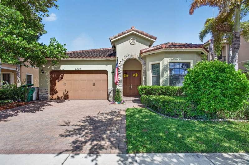 4 bedroom Single Family Residence at 7443 NW 113th Avenue, Parkland Reserve, Parkland — photo 2