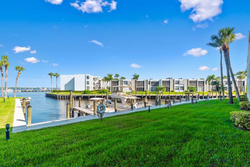 2 bedroom Condominium at 1950 SW Palm City Road #12-103, Circle Bay Yacht Club Condo, Stuart — photo 4