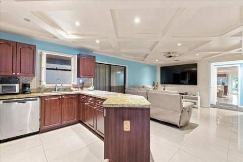 1430 SW 88th Way, Pembroke Pines FL - photo 12 of 35