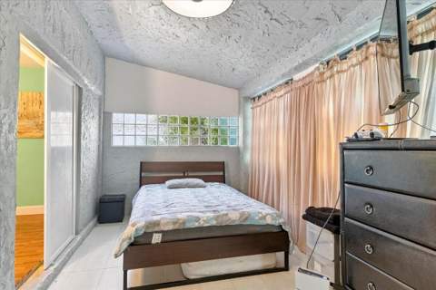 1430 SW 88th Way, Pembroke Pines FL - photo 16 of 35