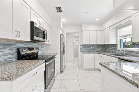 1935 Cypress Avenue, Fort Pierce FL - photo 9 of 43