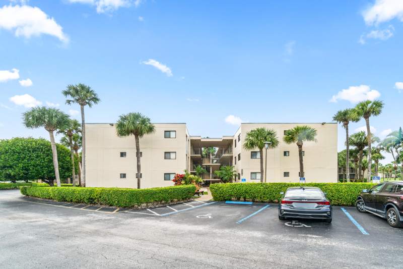 1 bedroom Condominium at 5370 Las Verdes Circle #209, Cypress Condo, Delray Beach — photo 3