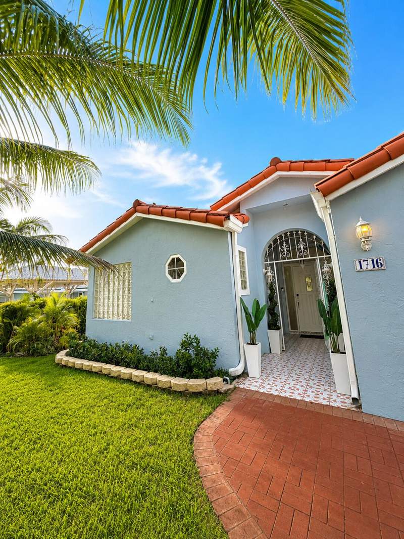 3 bedroom Single Family Residence at 1716 Pierce Drive, Vernon Heights, Lake Worth Beach — photo 2