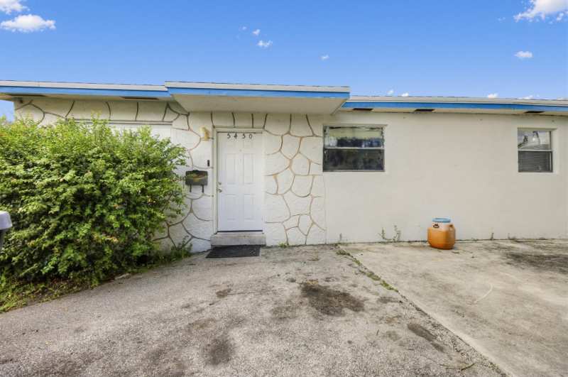 2 bedroom Single Family Residence at 5450 Fletcher Street, Washington Park Hallandale Add, Hollywood — photo 1