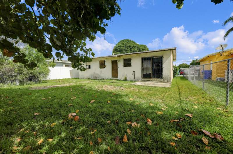 2 bedroom Single Family Residence at 5450 Fletcher Street, Washington Park Hallandale Add, Hollywood — photo 2