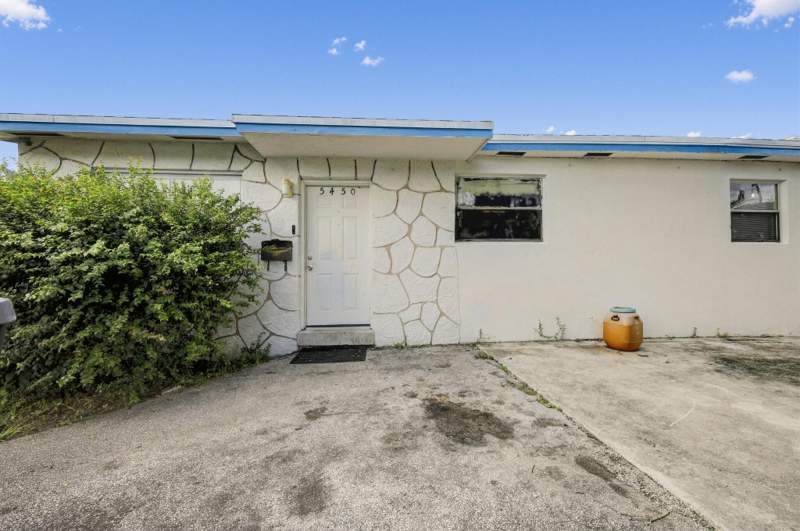 2 bedroom Single Family Residence at 5450 Fletcher Street, Washington Park Hallandale Add, Hollywood — photo 3